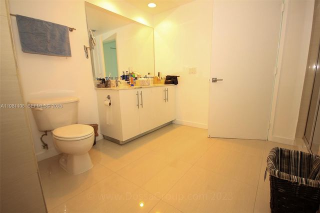 950 Brickell Bay Dr 1207, Miami, FL 33131