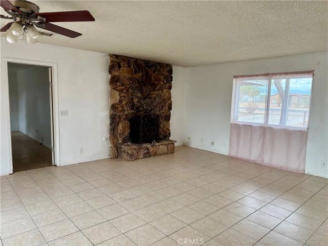 11509 3rd Avenue, Hesperia, CA 92345