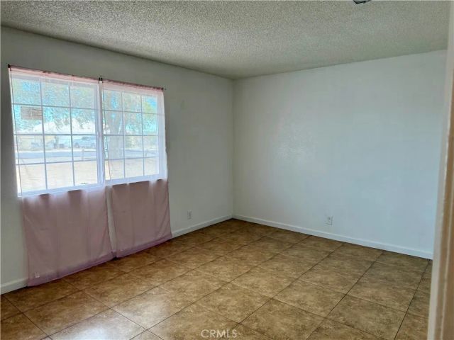 11509 3rd Avenue, Hesperia, CA 92345