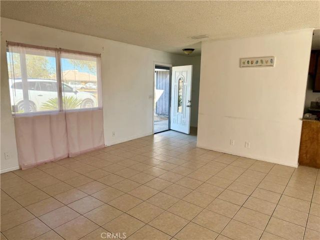 11509 3rd Avenue, Hesperia, CA 92345