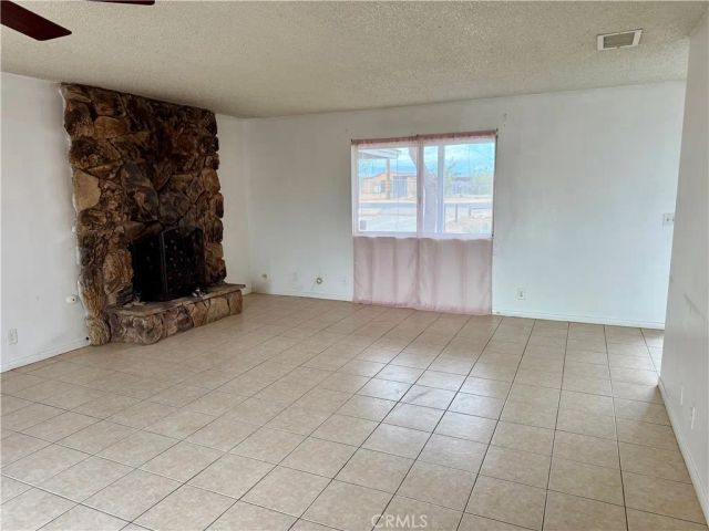 11509 3rd Avenue, Hesperia, CA 92345