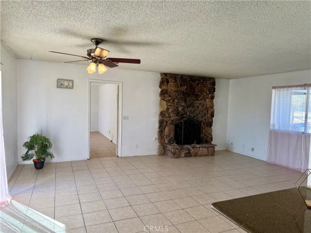 11509 3rd Avenue, Hesperia, CA 92345