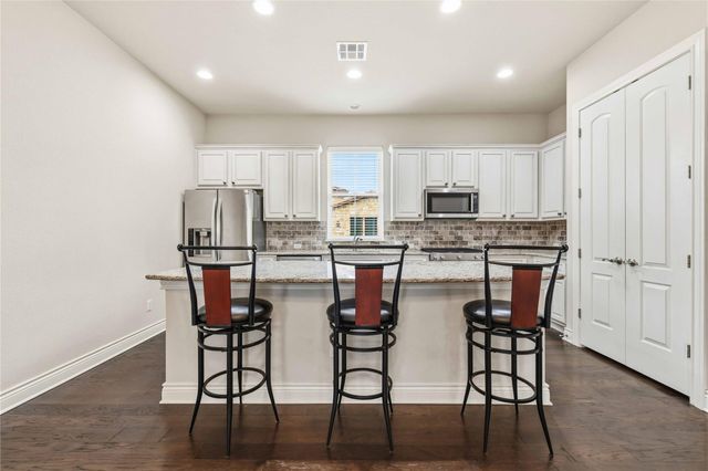 204 Delfino CIR, Lakeway, TX 78734