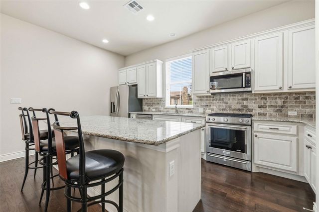 204 Delfino CIR, Lakeway, TX 78734