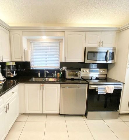 8089 Sweetbriar Way, Boca Raton, FL 33496