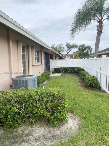 8089 Sweetbriar Way, Boca Raton, FL 33496