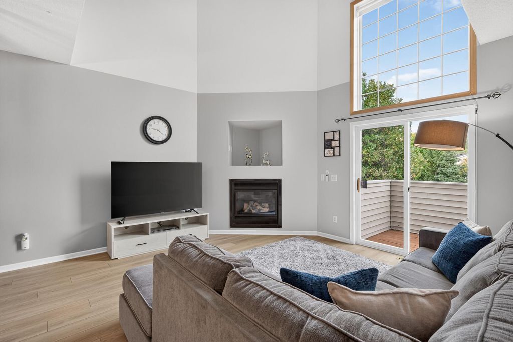 17679 Hackberry Court, Eden Prairie, MN 55347 — photo 5