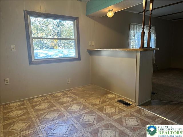 6 Indian Trail, Wind Gap Boro, PA 18091