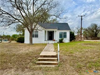 150 N Chilton Avenue, Goliad, TX 77963