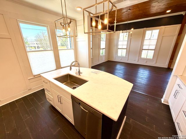 804 Dawson, San Antonio, TX 78202