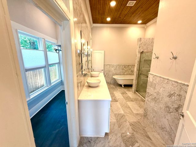 804 Dawson, San Antonio, TX 78202