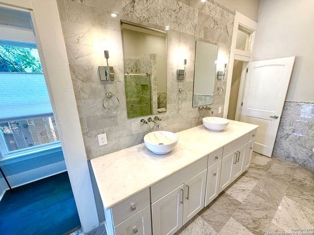 804 Dawson, San Antonio, TX 78202