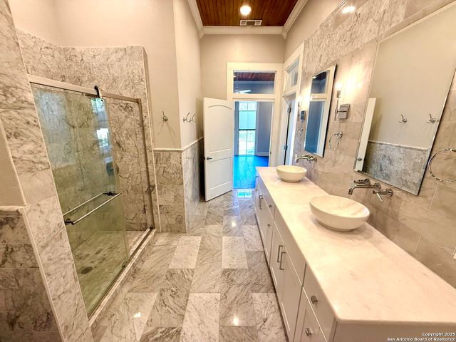 804 Dawson, San Antonio, TX 78202