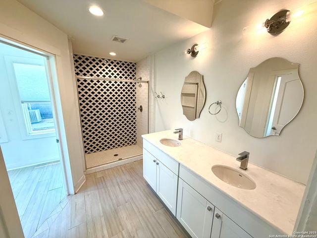804 Dawson, San Antonio, TX 78202
