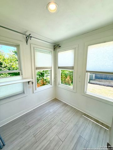 804 Dawson, San Antonio, TX 78202