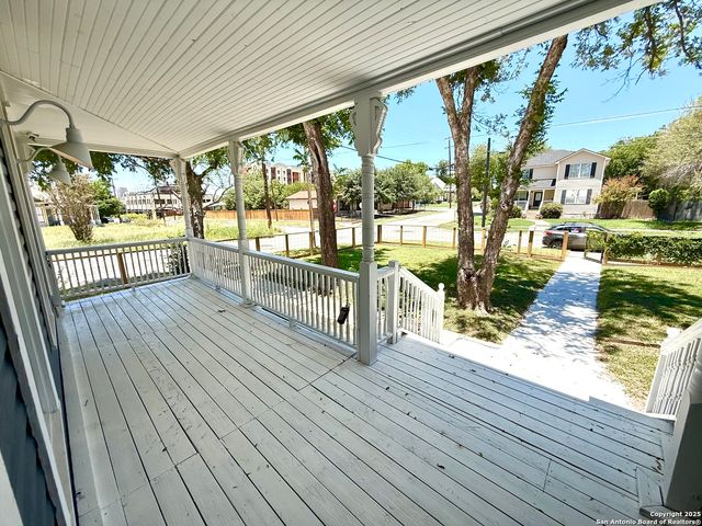 804 Dawson, San Antonio, TX 78202