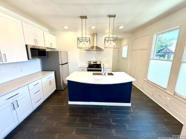 804 Dawson, San Antonio, TX 78202