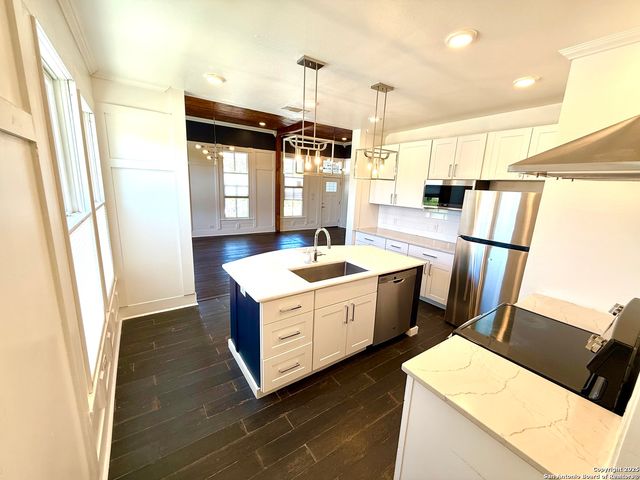 804 Dawson, San Antonio, TX 78202