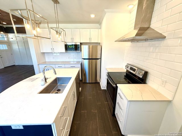 804 Dawson, San Antonio, TX 78202
