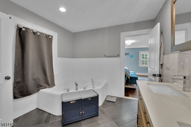 833 Salem Ave, Hillside Twp., NJ 07205