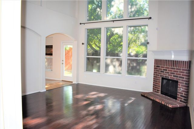 3821 Sandlin Street, Grapevine, TX 76092