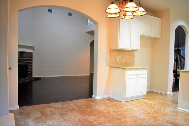 3821 Sandlin Street, Grapevine, TX 76092