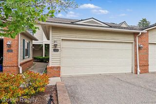 5673 Drake Hollow W Drive, West Bloomfield, MI 48322
