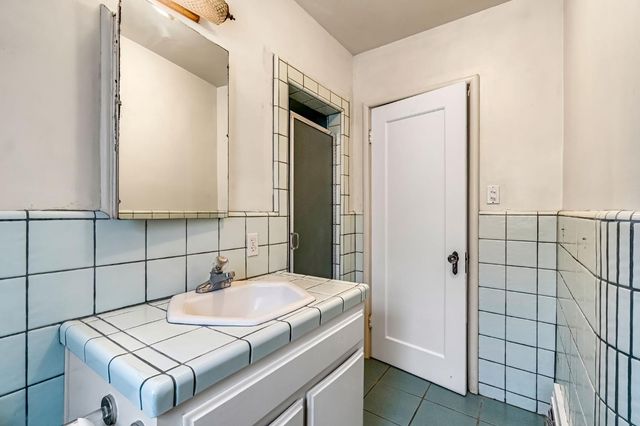 215 E Clinton Ave, Fresno, CA 93704