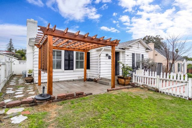 215 E Clinton Ave, Fresno, CA 93704