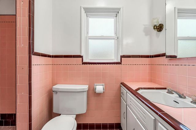 215 E Clinton Ave, Fresno, CA 93704