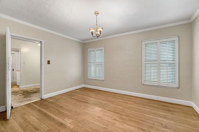 215 E Clinton Ave, Fresno, CA 93704