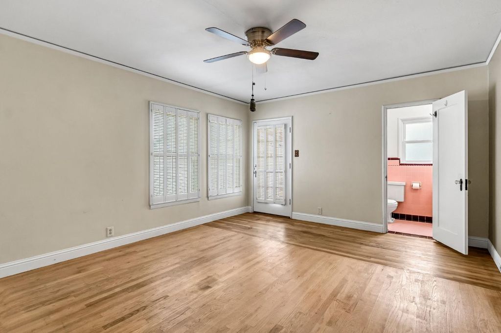 Image 20 of property listing at 215 E Clinton Ave, Fresno, CA 93704