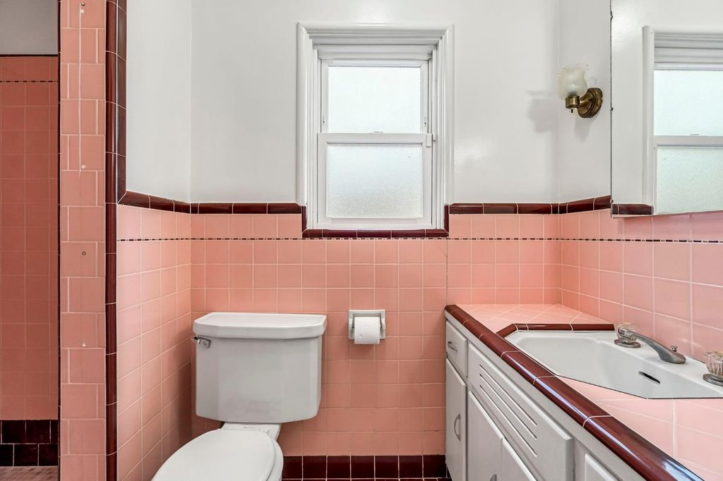 Image 23 of property listing at 215 E Clinton Ave, Fresno, CA 93704