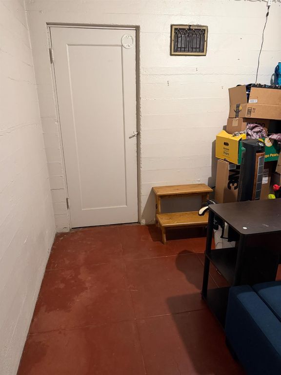 Image 25 of property listing at 215 E Clinton Ave, Fresno, CA 93704