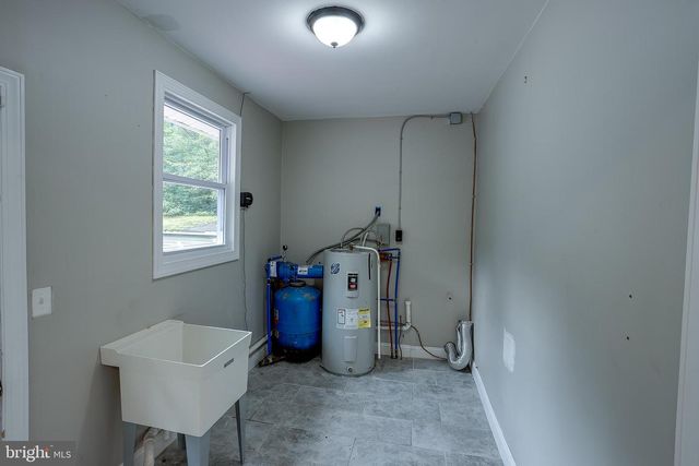 408 BURRS MILL RD, Southampton, NJ 08088