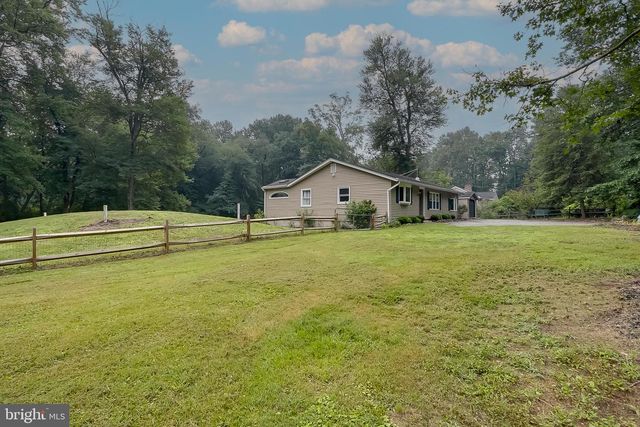 408 BURRS MILL RD, Southampton, NJ 08088