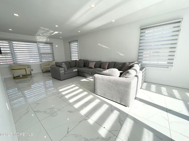 7 Berger Avenue, Oakhurst, NJ 07755