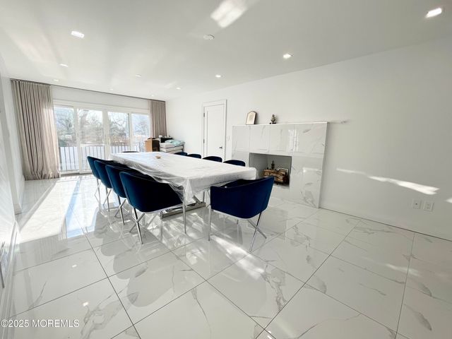 7 Berger Avenue, Oakhurst, NJ 07755