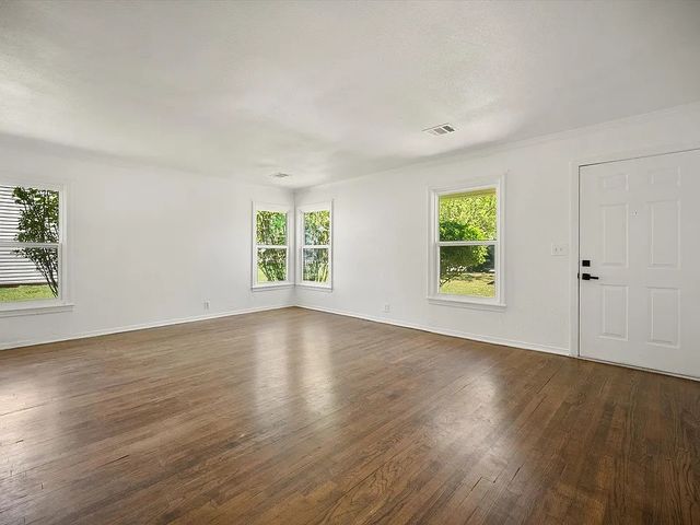 5048 Cedar Hill Road, Fort Worth, TX 76116