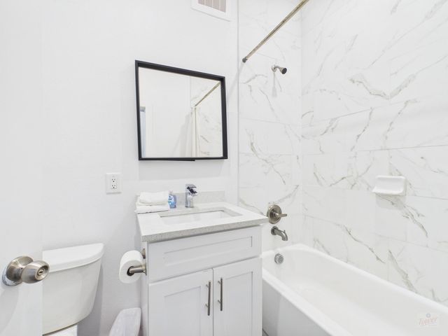 1010 W 26th ST 310, Austin, TX 78705