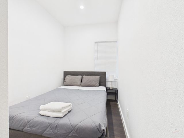 1010 W 26th ST 310, Austin, TX 78705