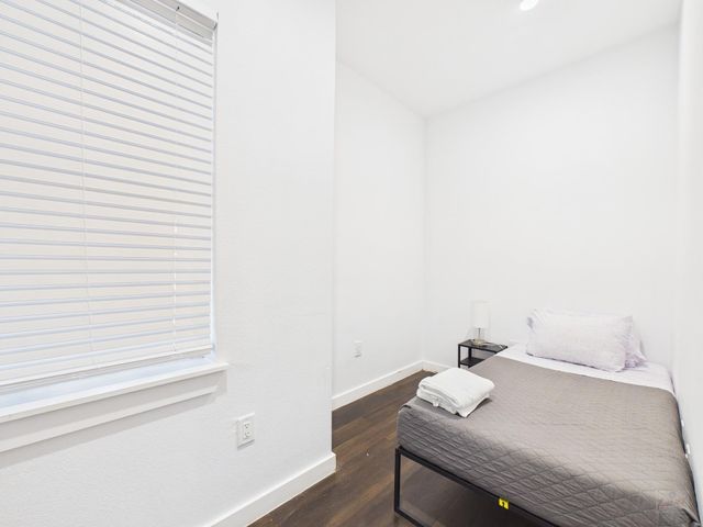 1010 W 26th ST 310, Austin, TX 78705