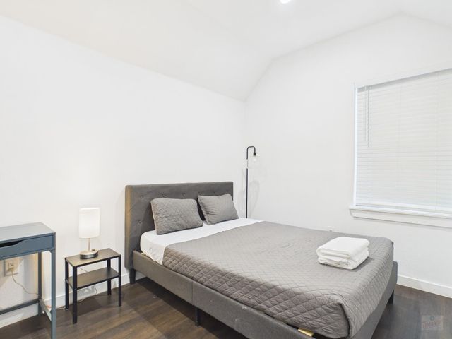 1010 W 26th ST 310, Austin, TX 78705