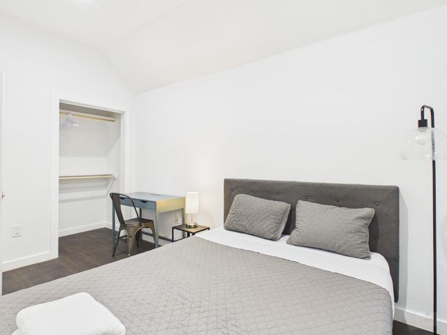 1010 W 26th ST 310, Austin, TX 78705