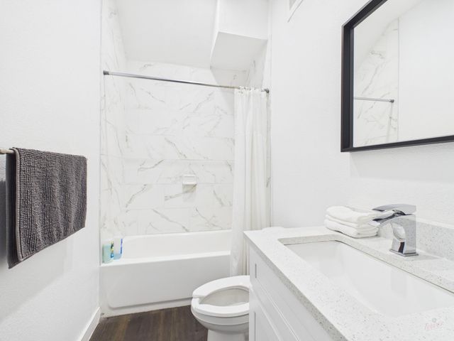 1010 W 26th ST 310, Austin, TX 78705