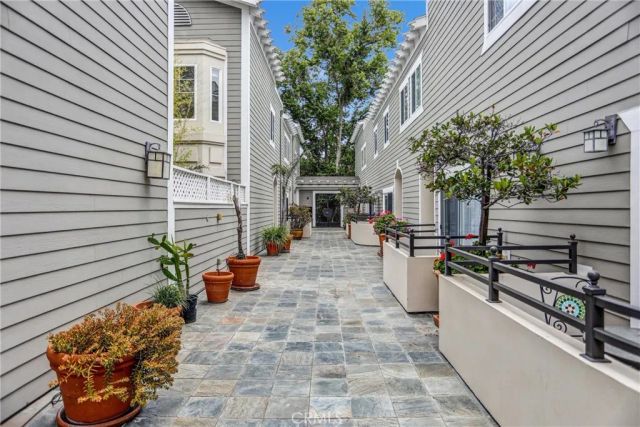 5101 Whitsett Avenue 105, Valley Village, CA 91607