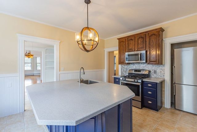 375 Lafayette St 1, Salem, MA 01970