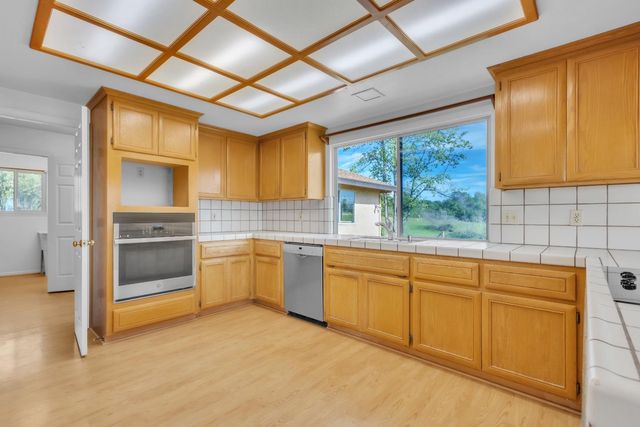 5900 Morgan Pl, Loomis, CA 95650