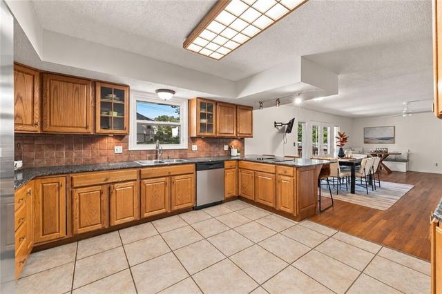 912 W 98th Street, Kansas City, MO 64114