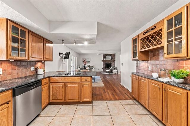 912 W 98th Street, Kansas City, MO 64114